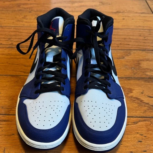 Air Jordan 1 Retro Mid